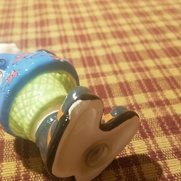 Ceramic Salt & Pepper Shakers - Picture 5 of 5